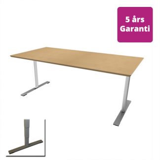 Billede af Hæve-sænkebord bøg med alu stel passer ind de fleste steder. Elegant og enkelt højdejusterbart bord, som ikke dominerer det hele.