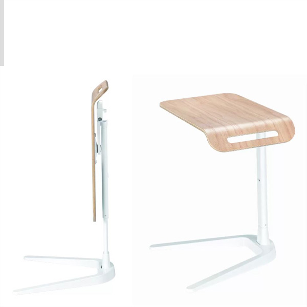 Højdejusterbart Sidebord 4 C Billede af Højdejusterbart sidebord i sort, med plads til en laptop eller en tablet. Bordet kan også bruges til en kop kaffe og en bog.