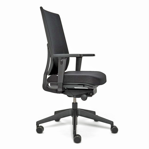 Monico OI2530 2 C Billede af Monico OI2530 Kontorstol, en simpel kontorstol med høj komfort, og rigtig nem at indstille. Stolen har vip i ryggen, og sædet kan justeres i dybden.